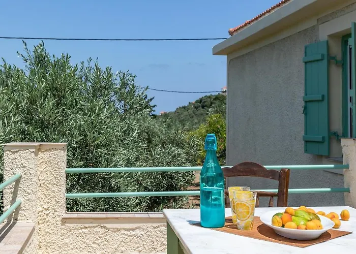 Anemoperasma - Peaceful In An Olive Grove Case de vacanță