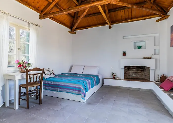 Case de vacanță Anemoperasma - Peaceful In An Olive Grove Stafylos