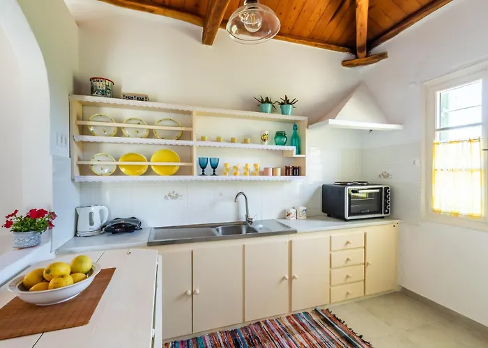 Case de vacanță Anemoperasma - Peaceful In An Olive Grove *