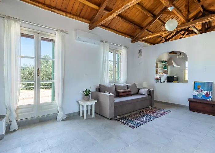 Case de vacanță Anemoperasma - Peaceful In An Olive Grove