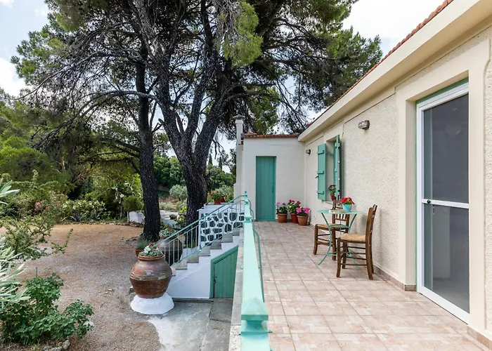 Case de vacanță Anemoperasma - Peaceful In An Olive Grove Stafylos