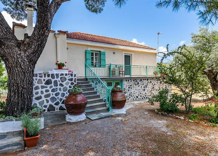 Case de vacanță Anemoperasma - Peaceful In An Olive Grove